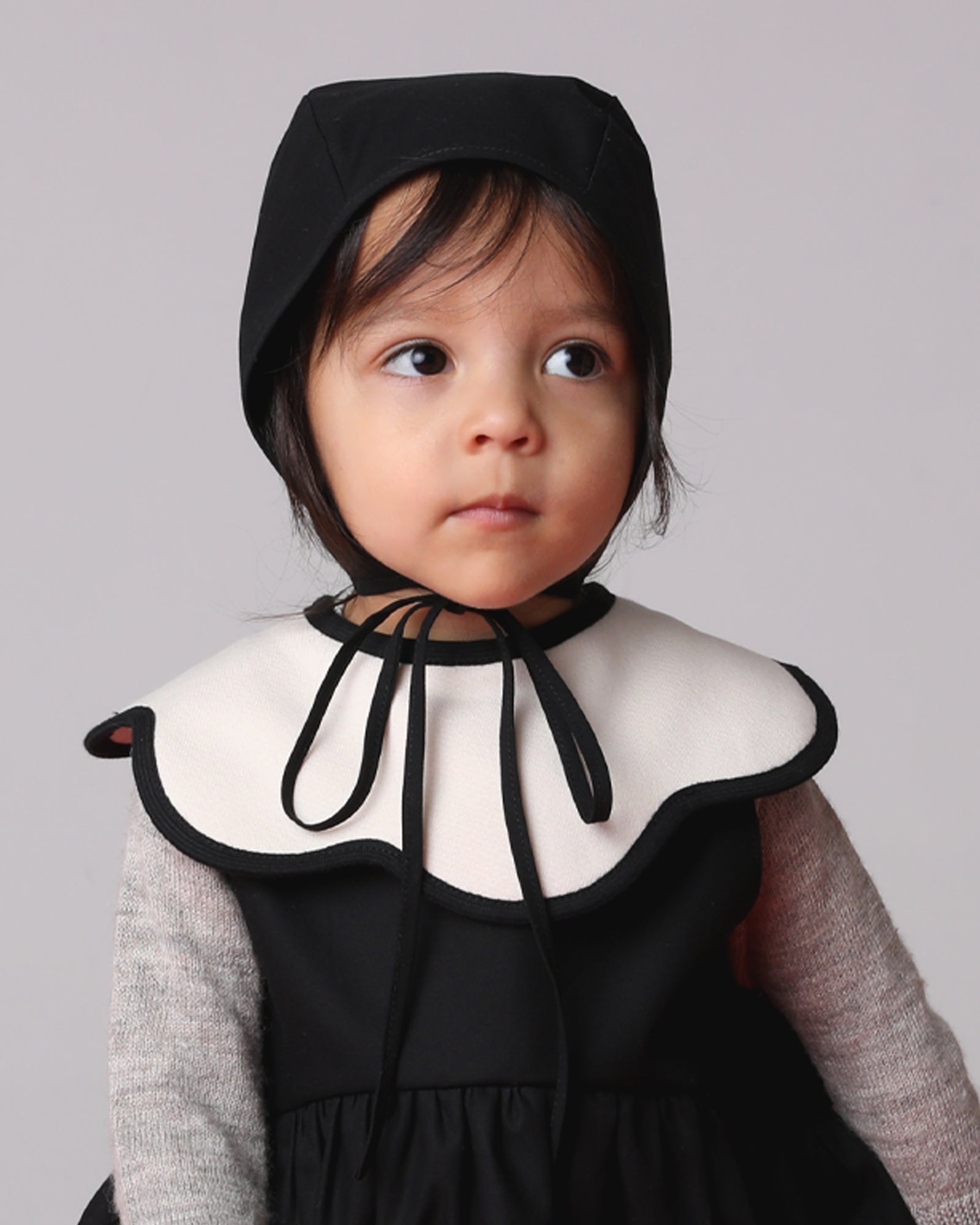 daisy bib - ecru and black