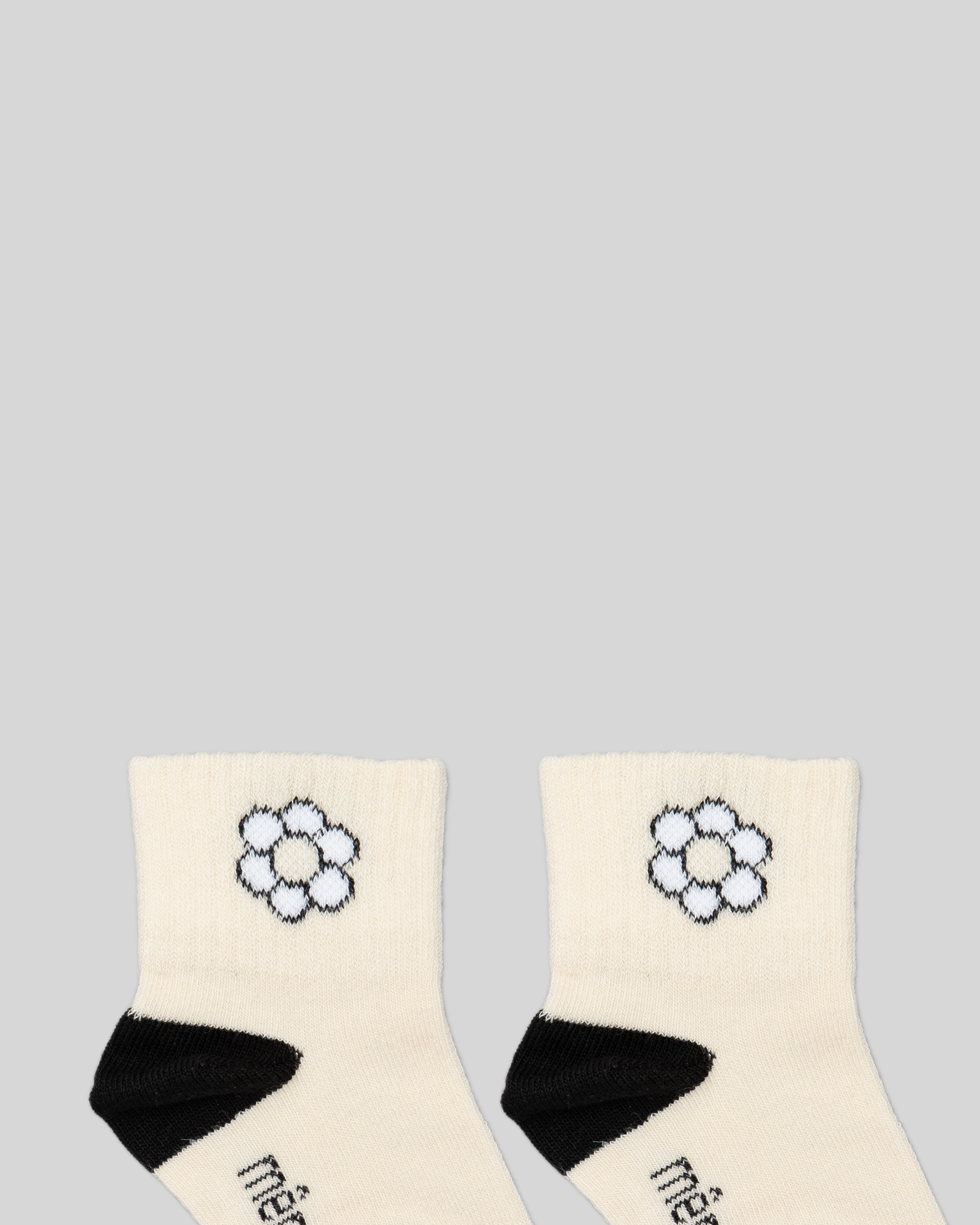 baby socks - daisy logo